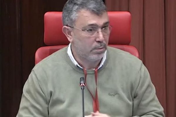 الجالية الإسلامية تدرس مقاضاة حزبي الشعب و”فوكس” بسبب المساس بحرية المعتقد في خومييا