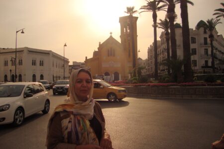 El balcón del mundo paralelo” poema de:  Farida Adnan”