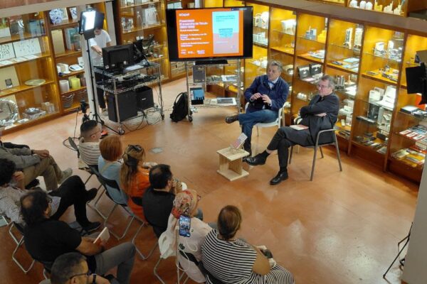 عرض كتاب “العمارة الإسبانية في تطوان” بكلية الهندسة المعمارية في كاتالونيا ببرشلونة: