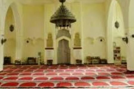 ليلة القدر بين الخشوع والإحراج… حين يتساءل شباب المهجر: هل هذا هو الإسلام..؟